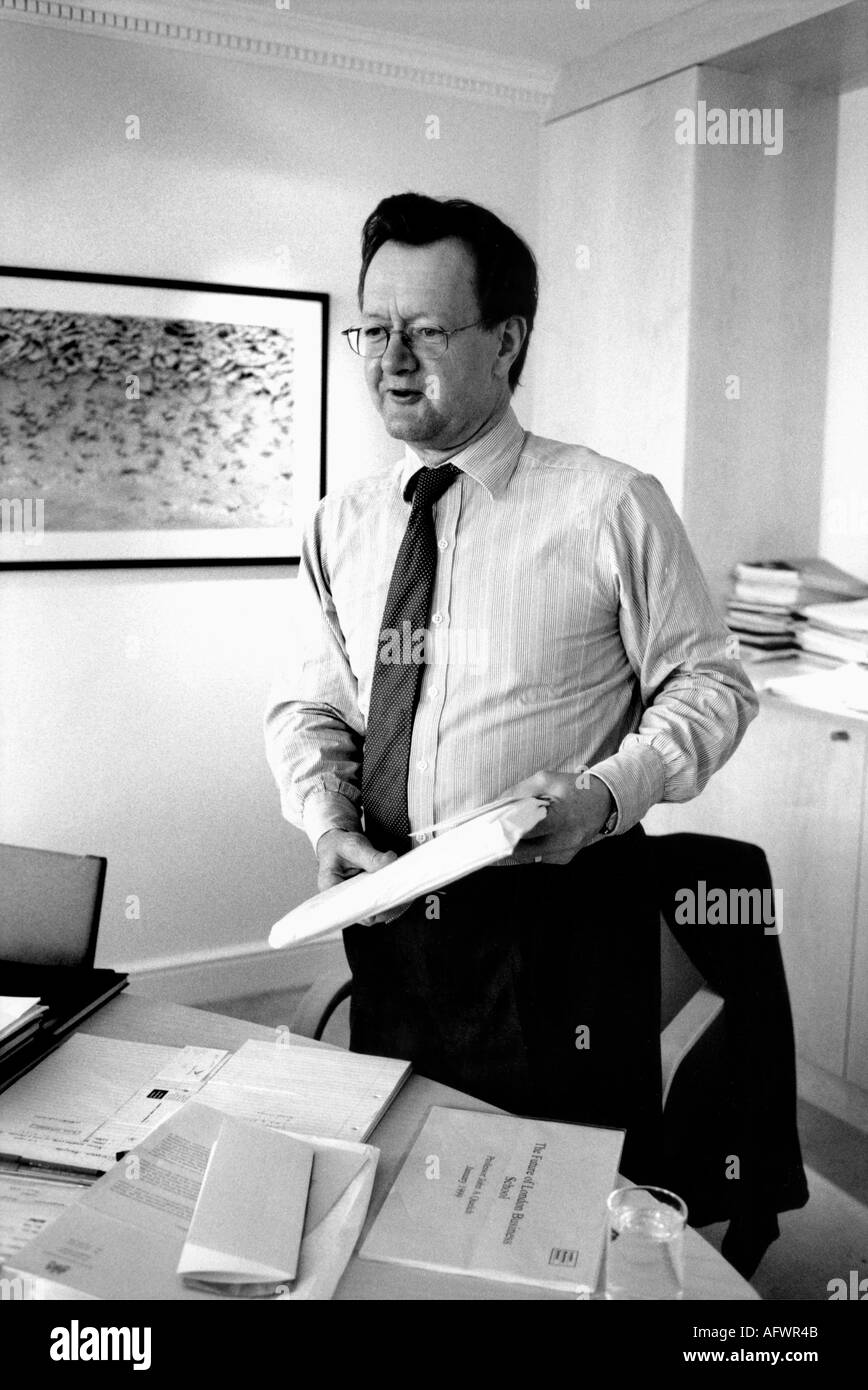 John Quelch Dean der London Business School in seinem Büro London 1999, 1990er UK HOMER SYKES Stockfoto
