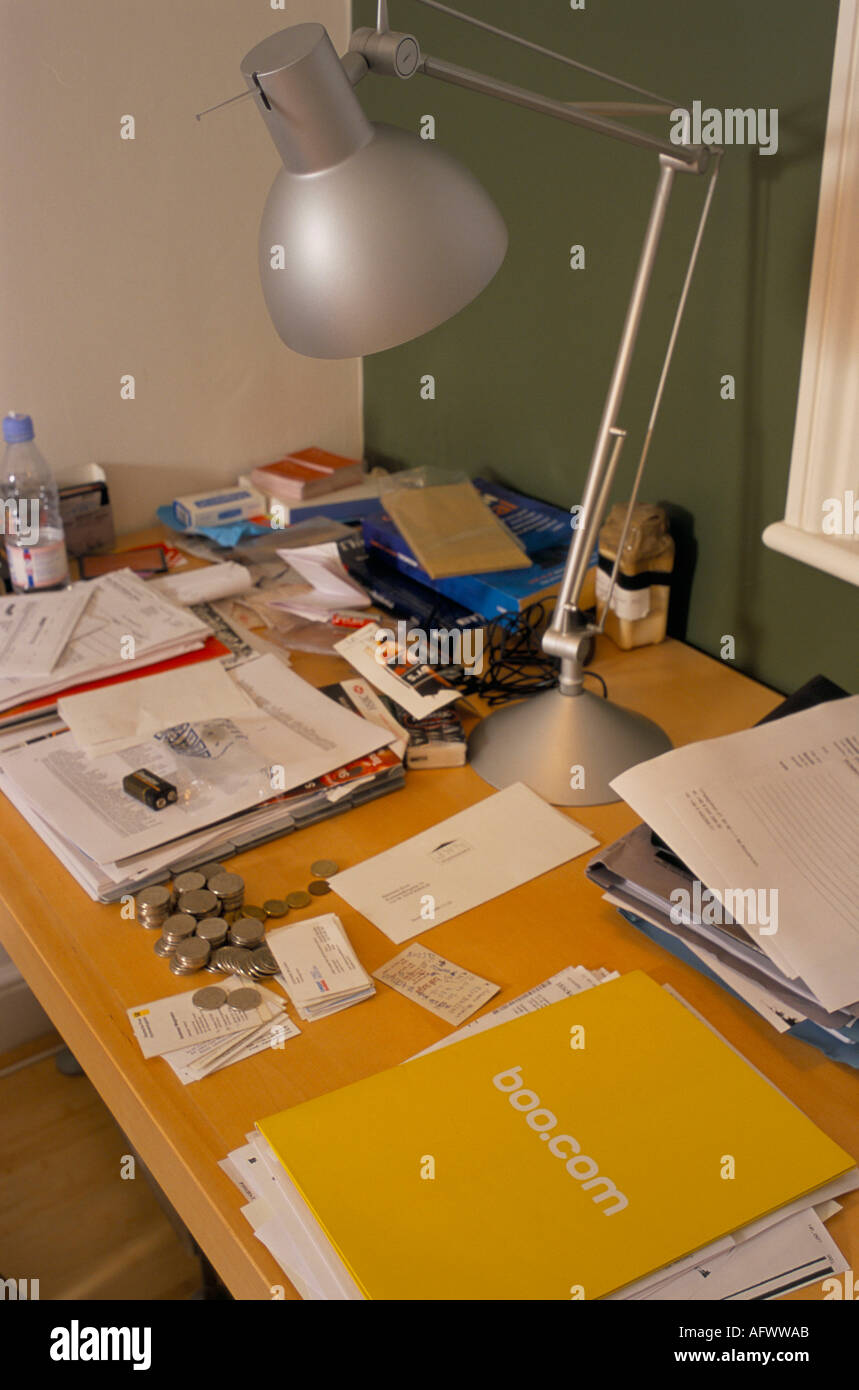 Ernst Malmstens Heimbüro. Der gescheiterte Geschäftsmann Boo com stürzte in den 2000er Jahren in den Dotcom-Bubble-Platzen. Notting Hill Wohnung London UK 2001 Stockfoto