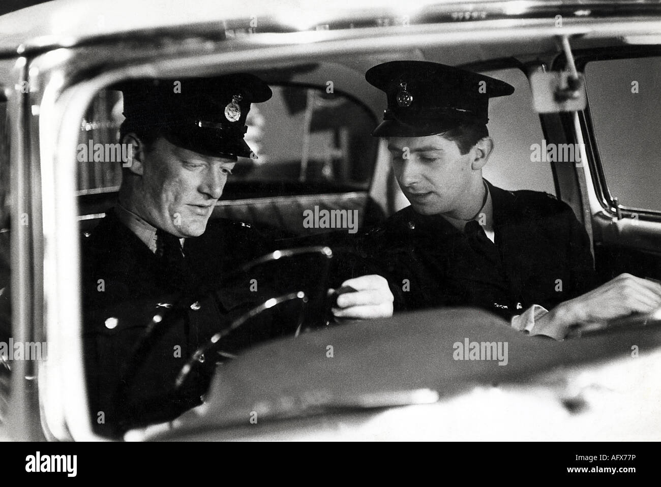 Z Autos BBC TV-Serie mit Jeremy Kemp auf der linken Seite und James Ellis im Jahre 1963 Stockfoto