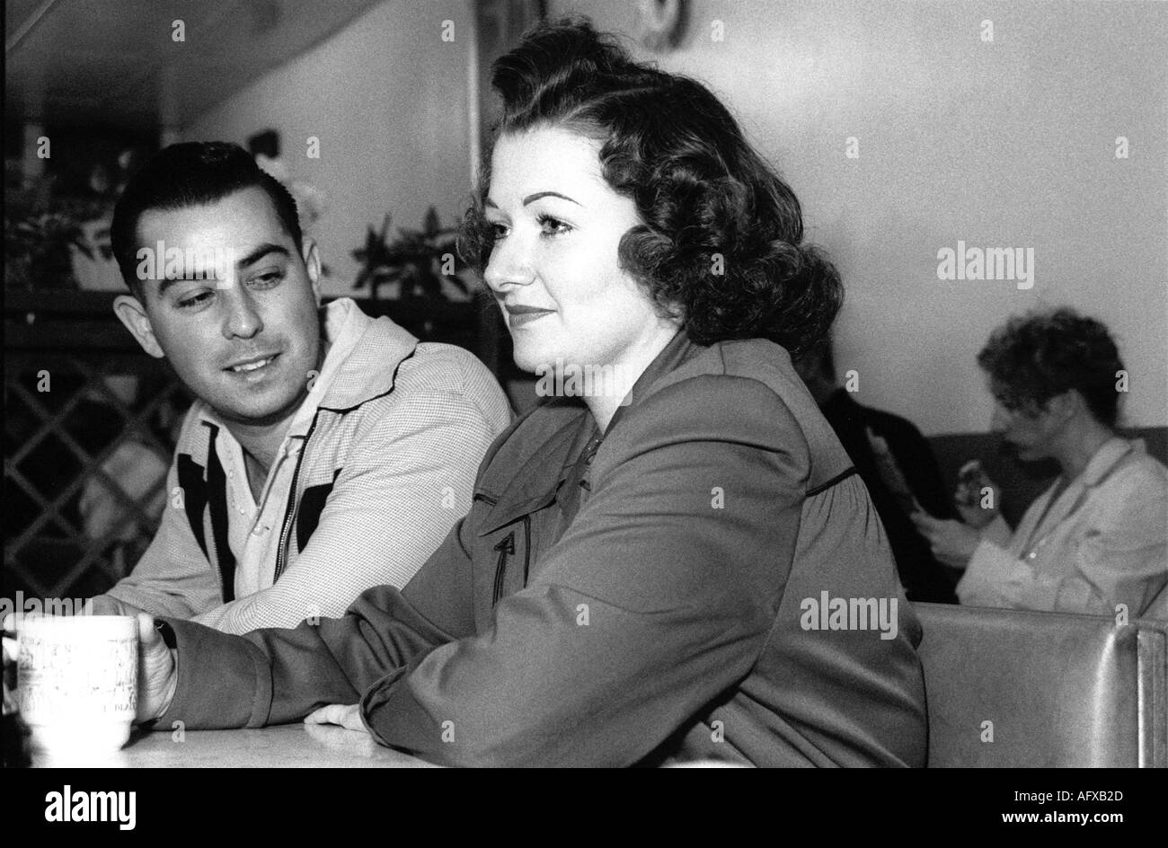 Paar machen Sie eine Pause in Retro-Café Rock n ' Roll Festival Stockfoto