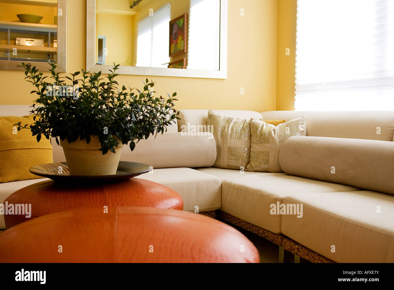 Detail des zeitgenössischen Sofas im Wohnzimmer Stockfoto