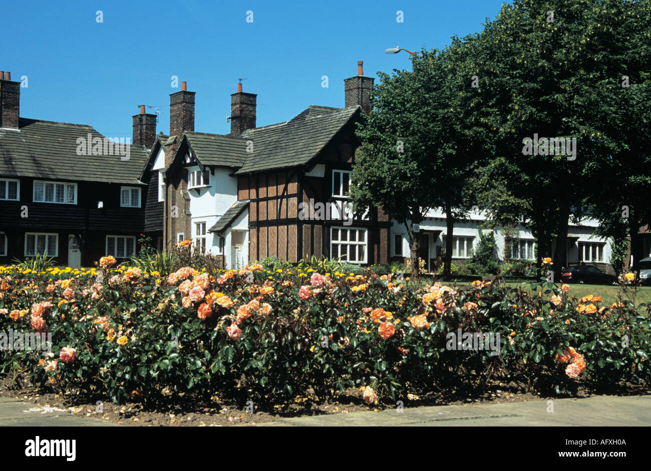 PORT SUNLIGHT MERSEYSIDE UK Juli einige der Häuser mit Blick auf The Diamond mit breiten Straßen, erbaut im Stil der kontinentalen boulevard Stockfoto