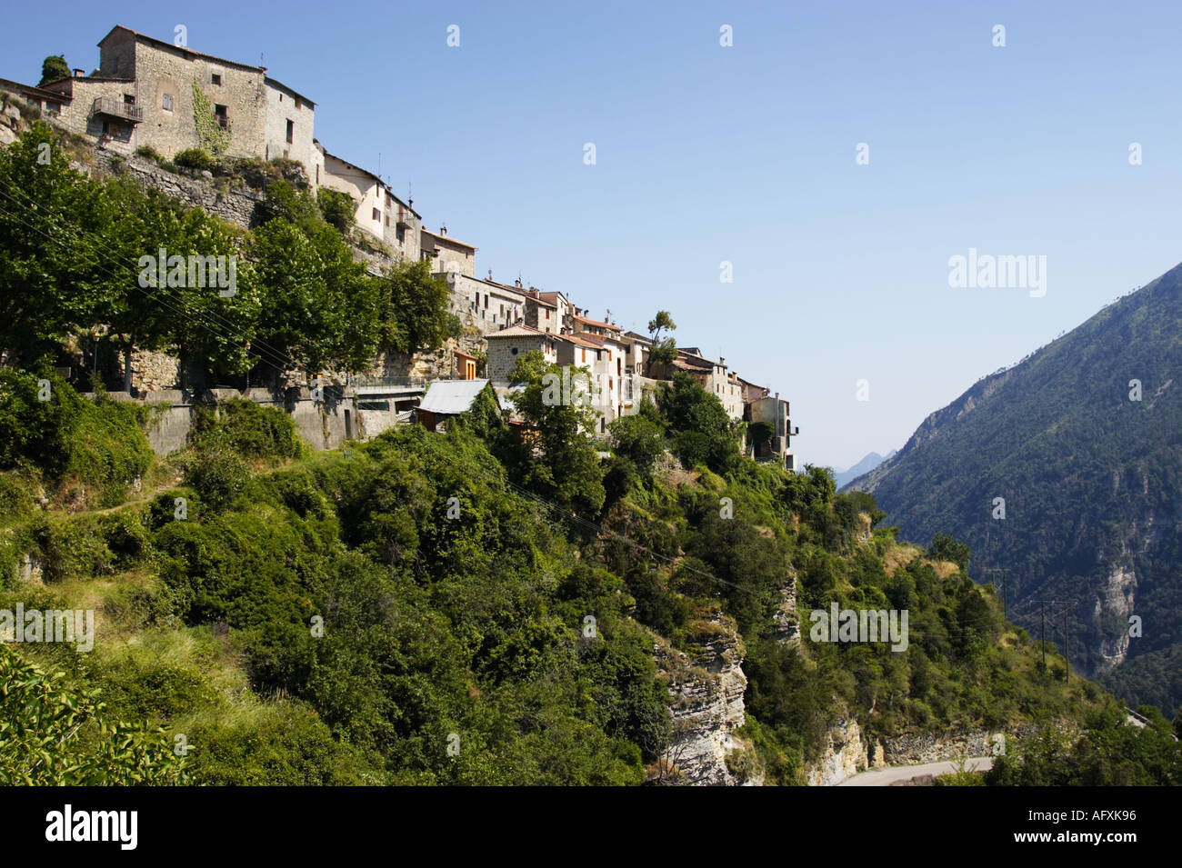 Entfernten Hügel Dorf von Bairols in den Alpes Maritimes, Provence, Frankreich Stockfoto