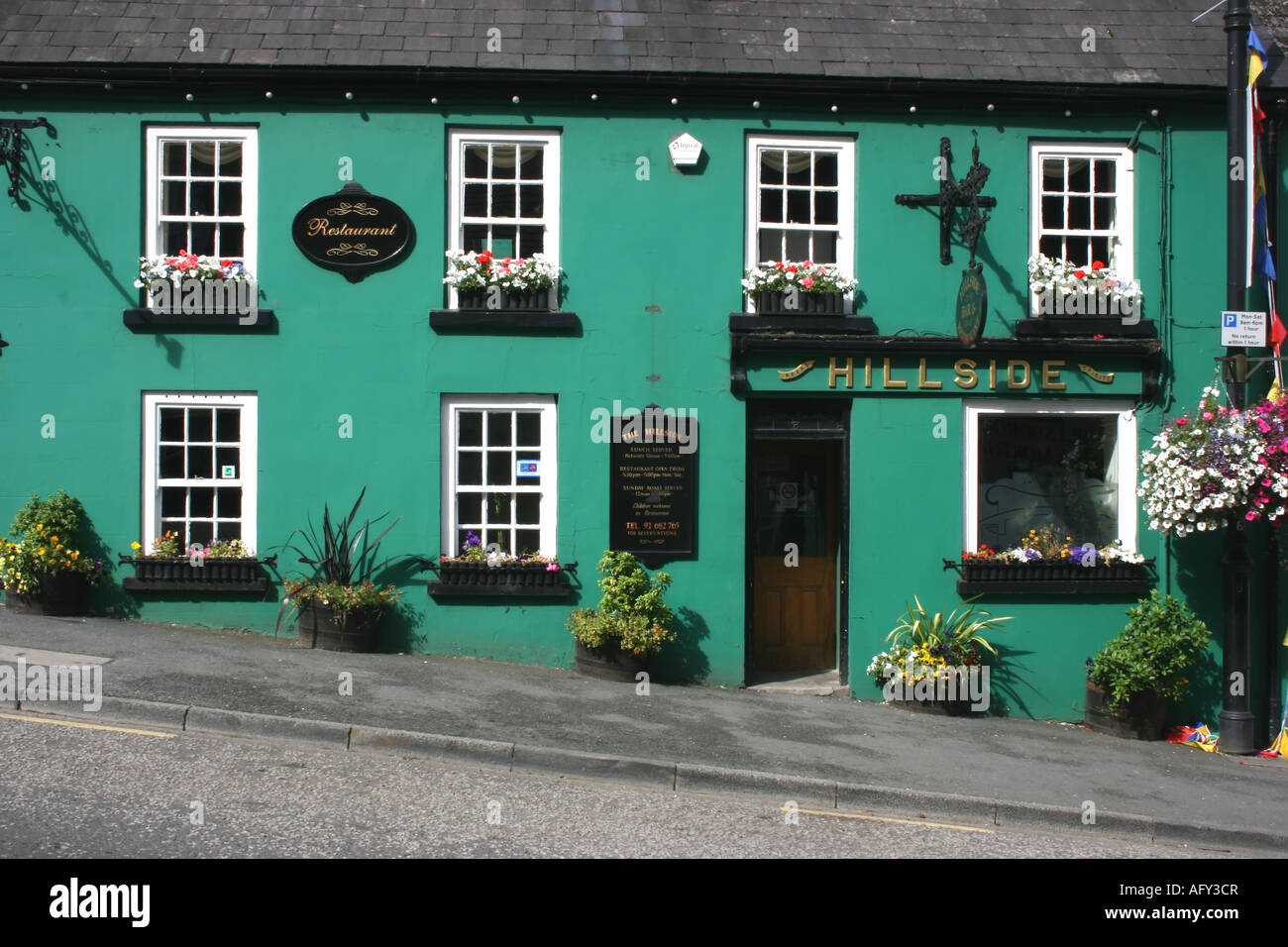 Das Hillside Bar und Restaurant in Main Street, Hillsborough, County