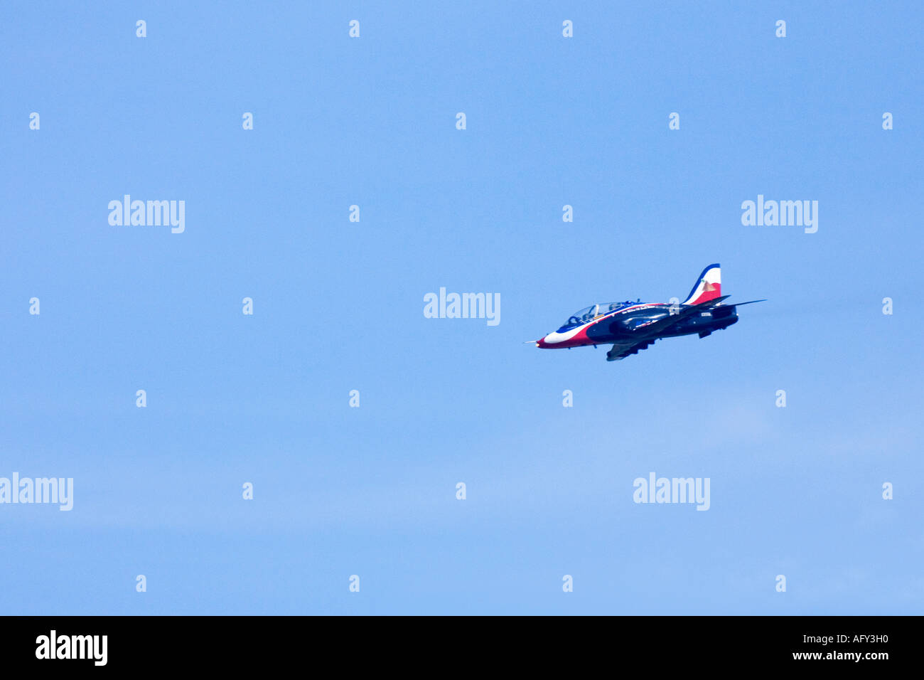 BAe Hawk T1A Royal Air Force RAF fliegt Fairford International Air Show 2006 in blauen Himmel Stockfoto