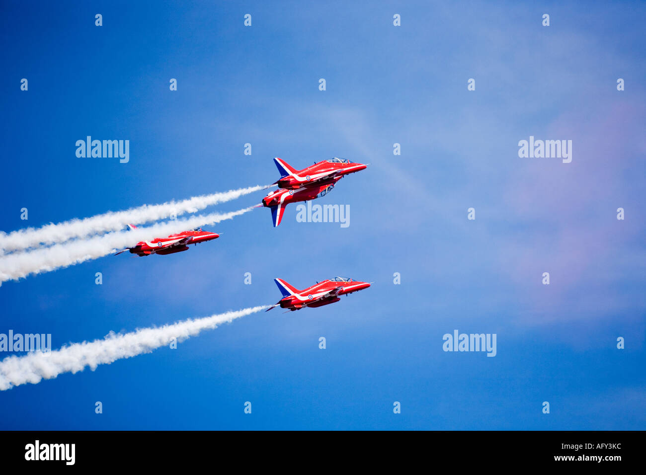 Rote Pfeile Royal Air Force RAF aerobatic Team in Hawk Schulflugzeug bei Fairford internationale Airshow anzeigen Stockfoto