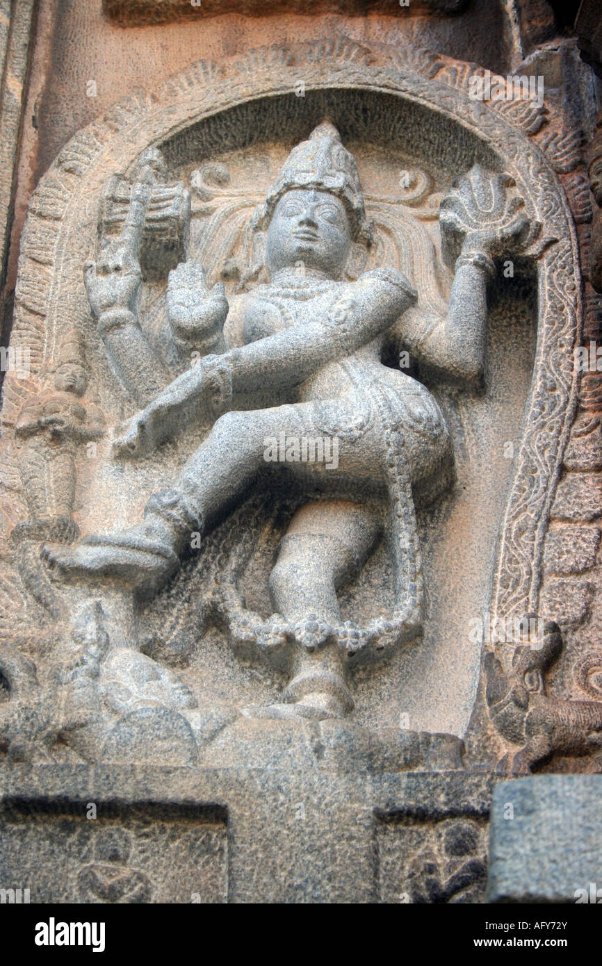Skulptur des hinduistischen Gottes Shiva in der tänzerischen Pose des Nataraja Shiva-Tempel, Shringeri, Karnataka, Indien Stockfoto