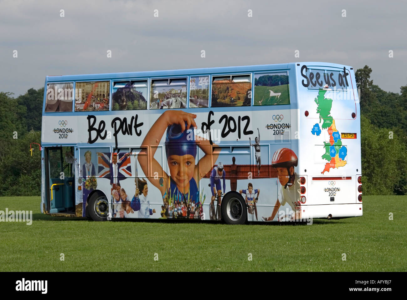 Der Reisebus im Weald Park Brentwood unterstützt den Besuch von Lord Coe, möglicher Veranstaltungsort für Mountain-Biking-Veranstaltungen in London 2012 Olympischen Spielen England Großbritannien Stockfoto