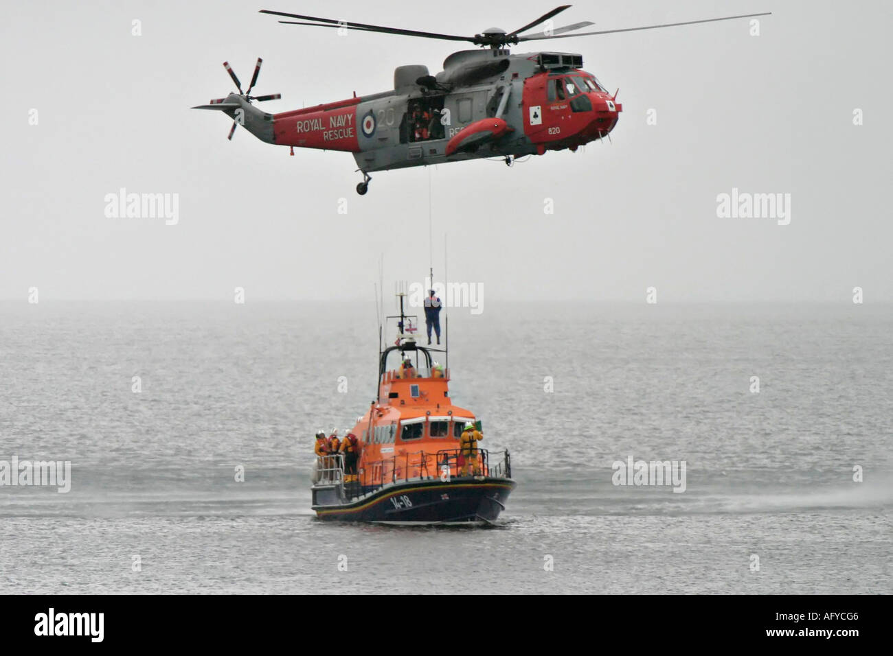 Air Sea Rescue Display in Charlestown Regatta Cornwall Stockfoto