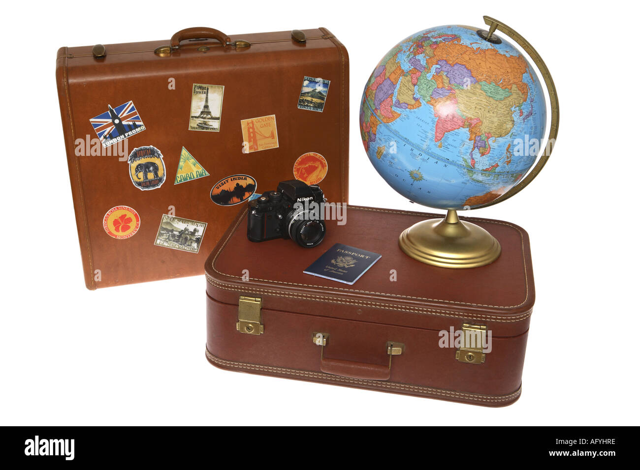 Reisen Sie Artikel; Koffer, Globus Kamera und Reisepass Stockfoto