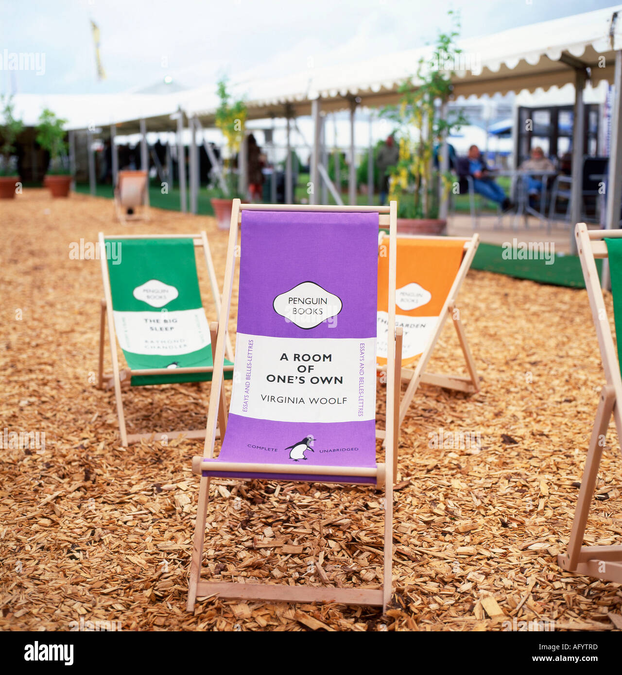 Bucheinband „A Room of One's Own“ Virginia Woolf Penguin deckt thematische Liegestühle im Hay Festival Hay on Wye England Wales UK KATHY DEWITT ab Stockfoto