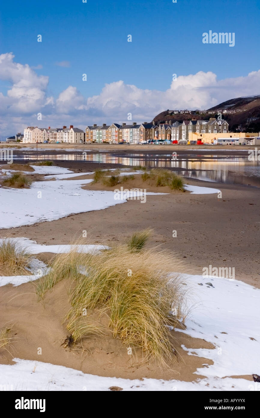 Bunte Häuser am Meer in Pwllheli, Gwynedd, Wales März 2006 Stockfoto