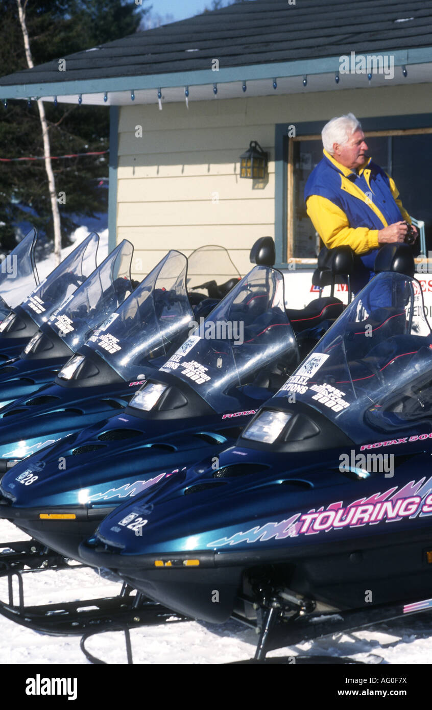 Skimobiling in Quebec Premier resort -Mont Tremblant, nie zu alt zum lernen! Stockfoto