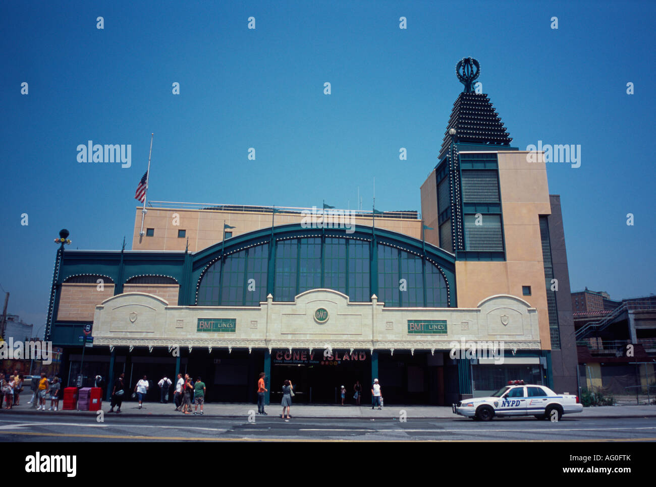 Coney Island-u-Bahnstation gesehen von Surf Avenue Coney Island, Brooklyn, New York City, USA Stockfoto