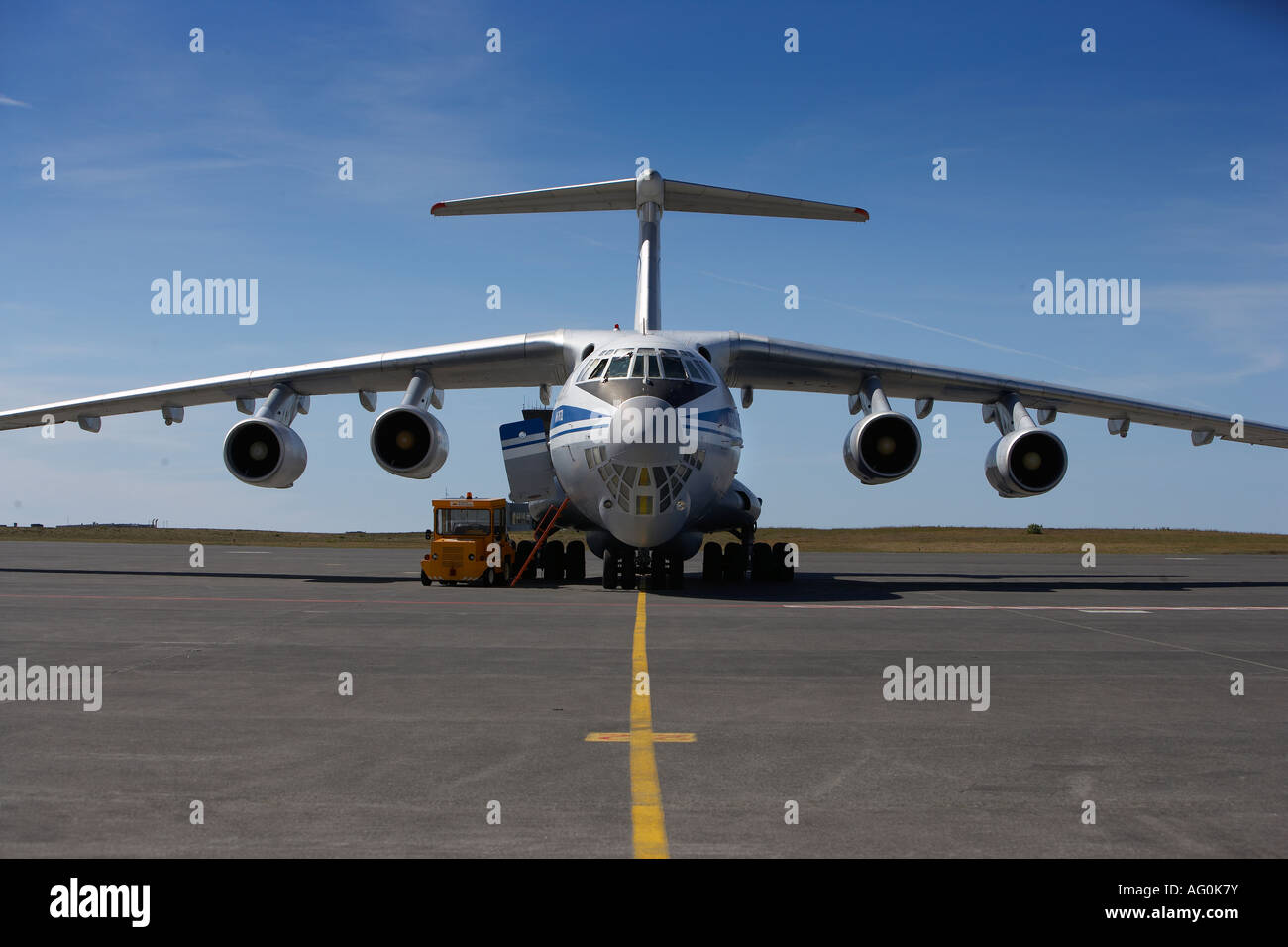 Russischen Frachtflugzeug Antonov, Island Stockfoto