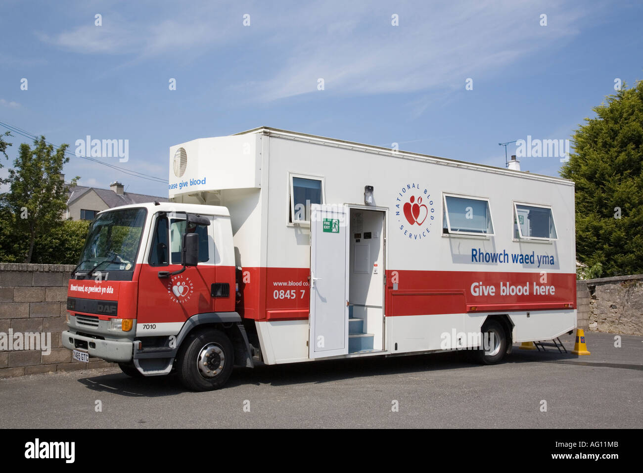 Nationalen Blut Service-Fahrzeug geparkt und offen für Spender. Stockfoto