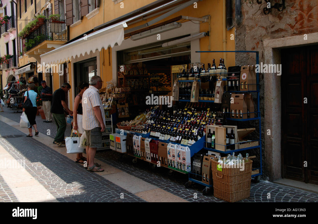 Dorfladen in Bardolino Italien Europa Stockfoto