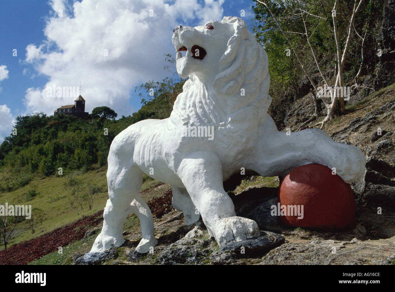 Diese massiven steinernen Löwen wurde im Jahre 1868 von einem britischen Offizier in Barbados geschnitzt. Stockfoto