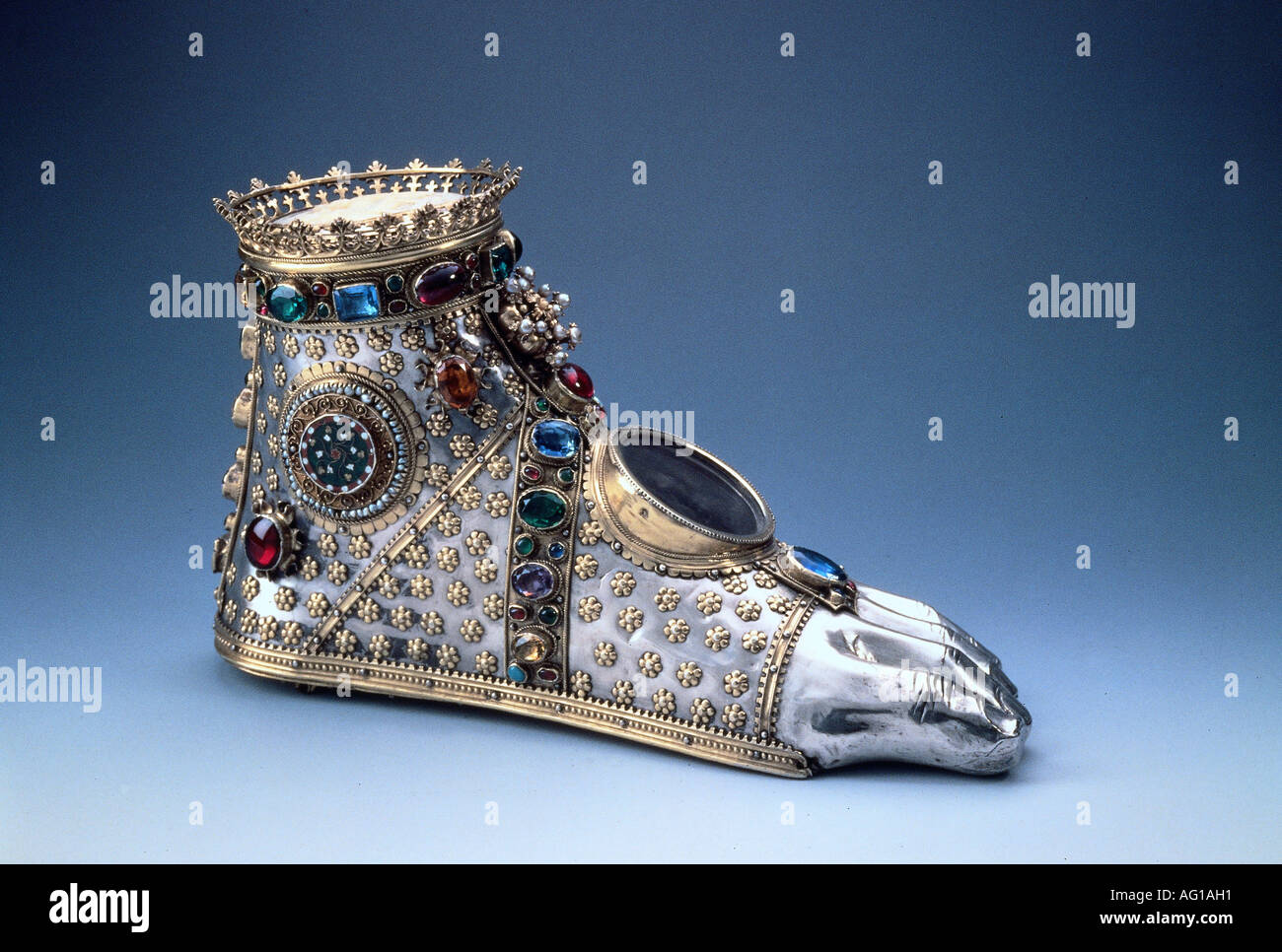 Bildende Kunst, religiöse Kunst, Reliquien, Fuß Relikt, wahrscheinlich Basel, ca. 1445, Schweizerisches Landesmuseum, Zürich, Mittelalter, Basel Treasury, Schuh, der Religion, des Christentums, des 15. Jahrhunderts, in der Schweiz,, Artist's Urheberrecht nicht gelöscht werden Stockfoto