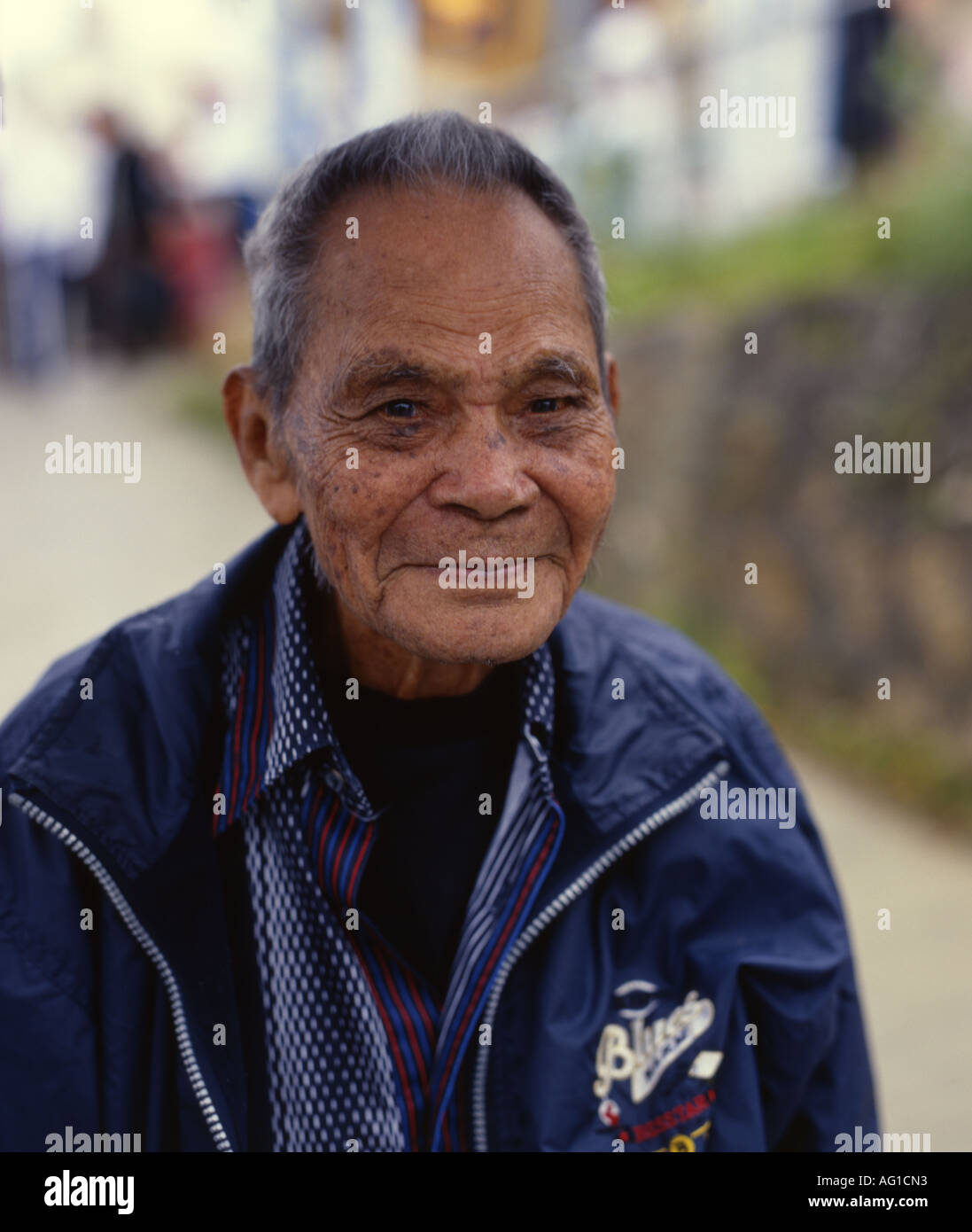 Ältere Okinawan Fischer in seinen Neunzigern Stockfoto