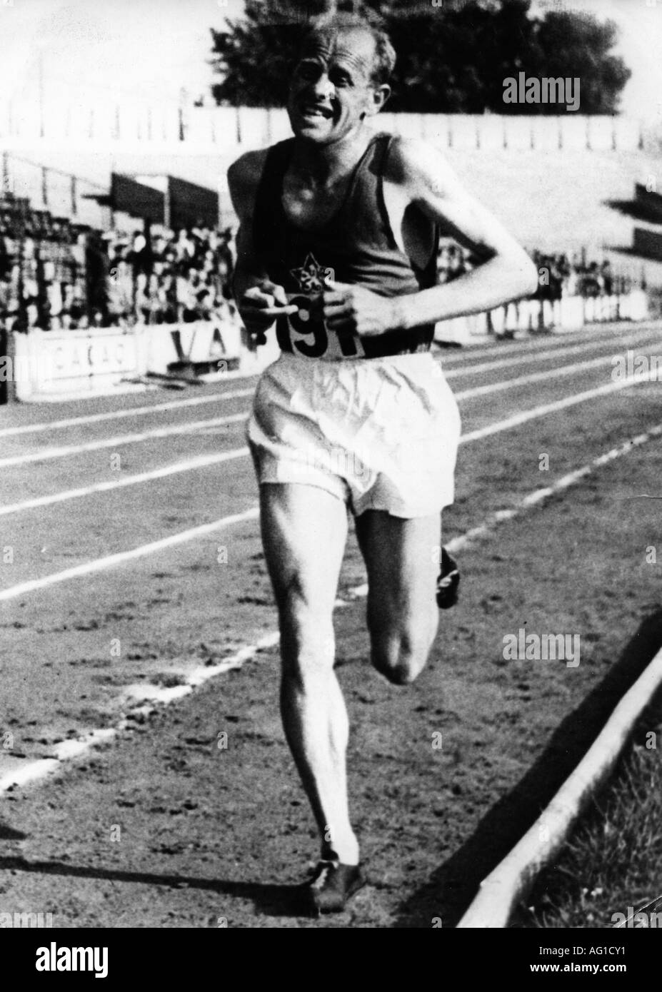 Zatopek, Emill, 16.9.1922 - 22.11.2000, tschechischer Athlet (Marathon), Weltrekord, 5000 m, Stadion Colombes, Paris, Frankreich, 30.5.1954, Stockfoto