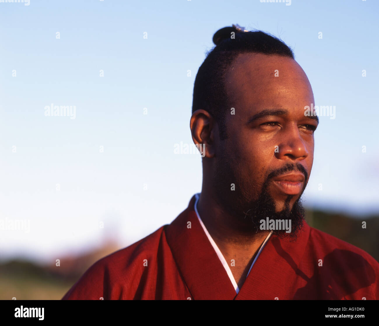 Byron Jones - ein Amerikaner, ein Meister des traditionellen Okinawa Instruments der Sanshin geworden ist Stockfoto