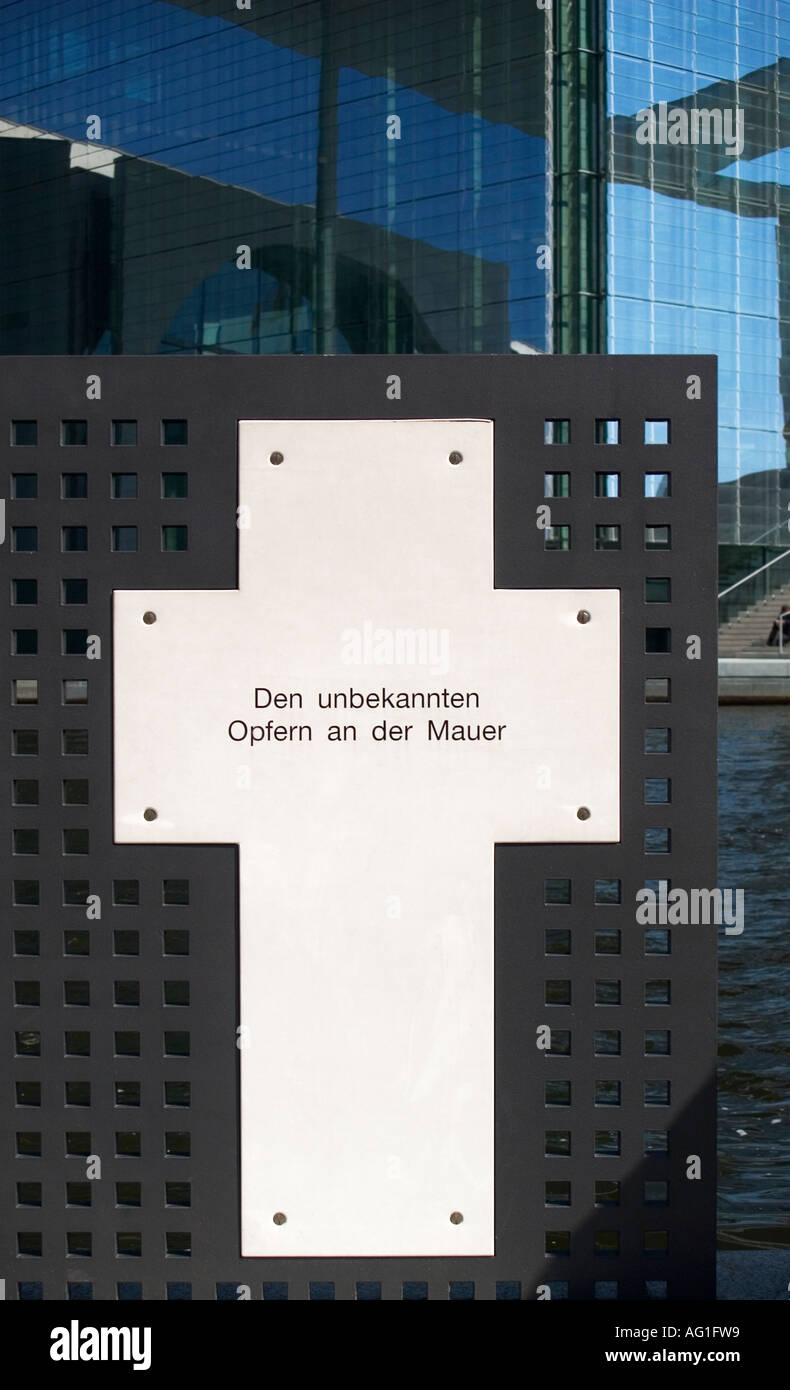 Denkmal für die gefallenen Menschen an der ehemaligen Grenze von Deutschland in Berlin Stockfoto