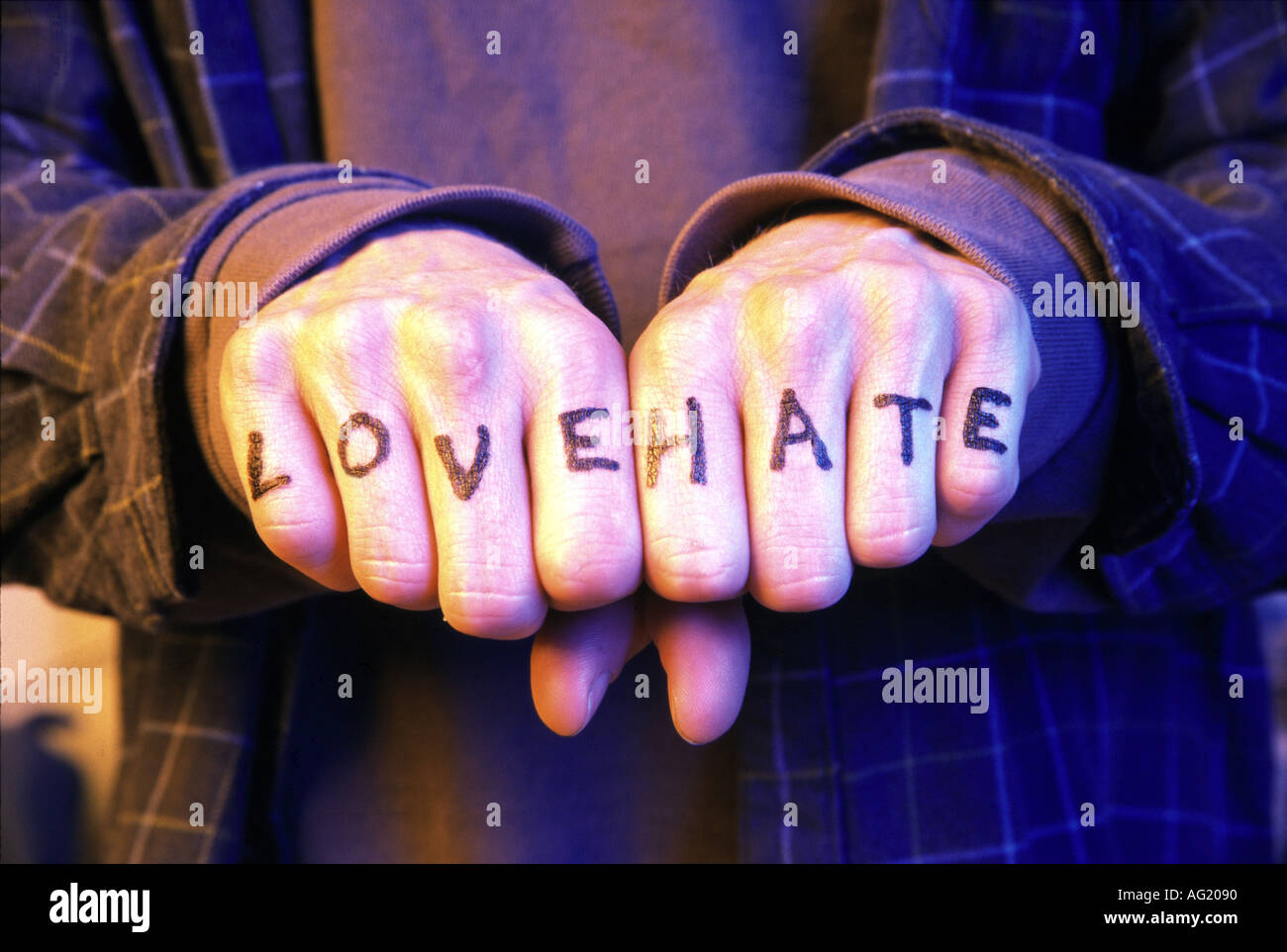 Love hate hands -Fotos und -Bildmaterial in hoher Auflösung – Alamy