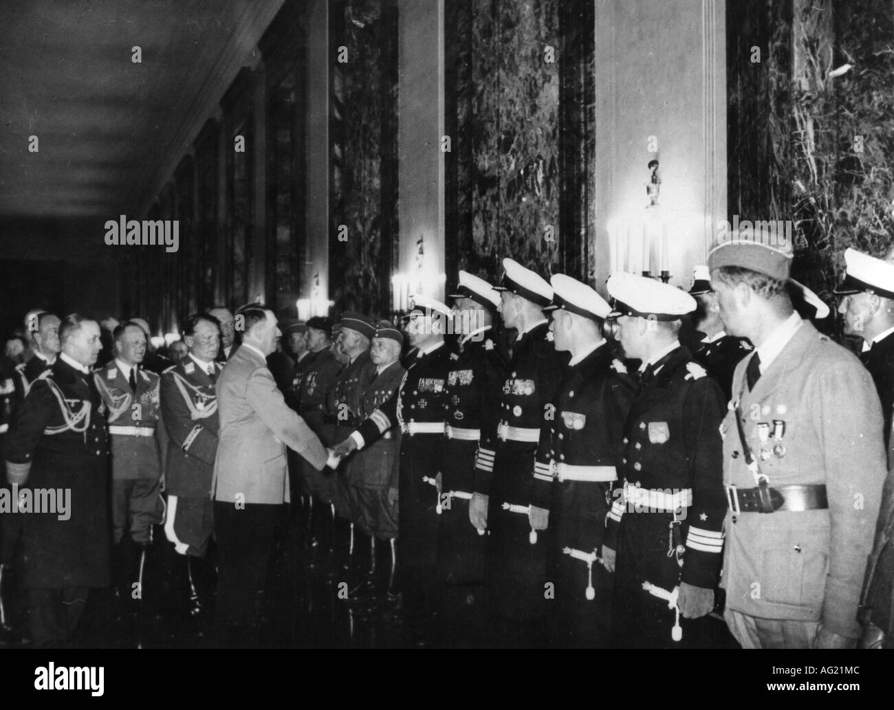 Geografie/Reisen, Spanien, spanischer Bürgerkrieg 1936 - 1939, Legion-Kondor, Empfang von Offizieren in der neuen Reichskanzlei, Reichskanzler Adolf Hitler, General Hermann Göring, Admiral Erich Raeder, Berlin, 5.6.1939, Bundeswehr, Luftwaffe, Luftwaffe, Marine, Kriegsmarineuniformen, Deutschland, Uniform, Soldaten, Zeremonie, Händeschütteln, Hände schütteln, Uniformen Drittes Reich, Nationalsozialismus, Nationalsozialismus, Wehrmacht, Goring, 20. Jahrhundert, historisch, 1930er Jahre, Erhard Milch, Göring, männlich, Mann, Männer, Menschen, Stockfoto