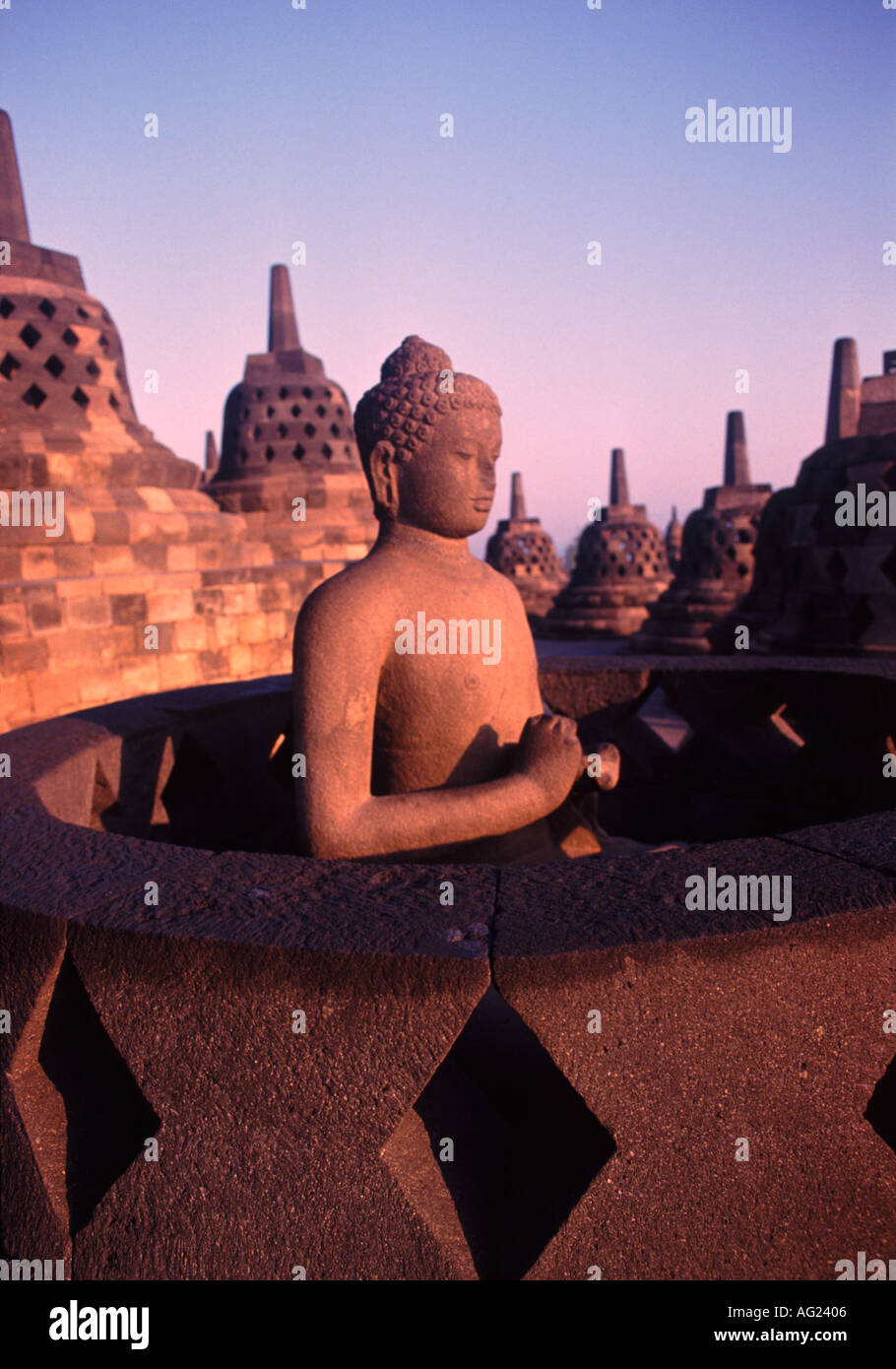 Buddha in Borobudur Stupa in der Nähe von Yogyakarta Java Indonesien Stockfoto