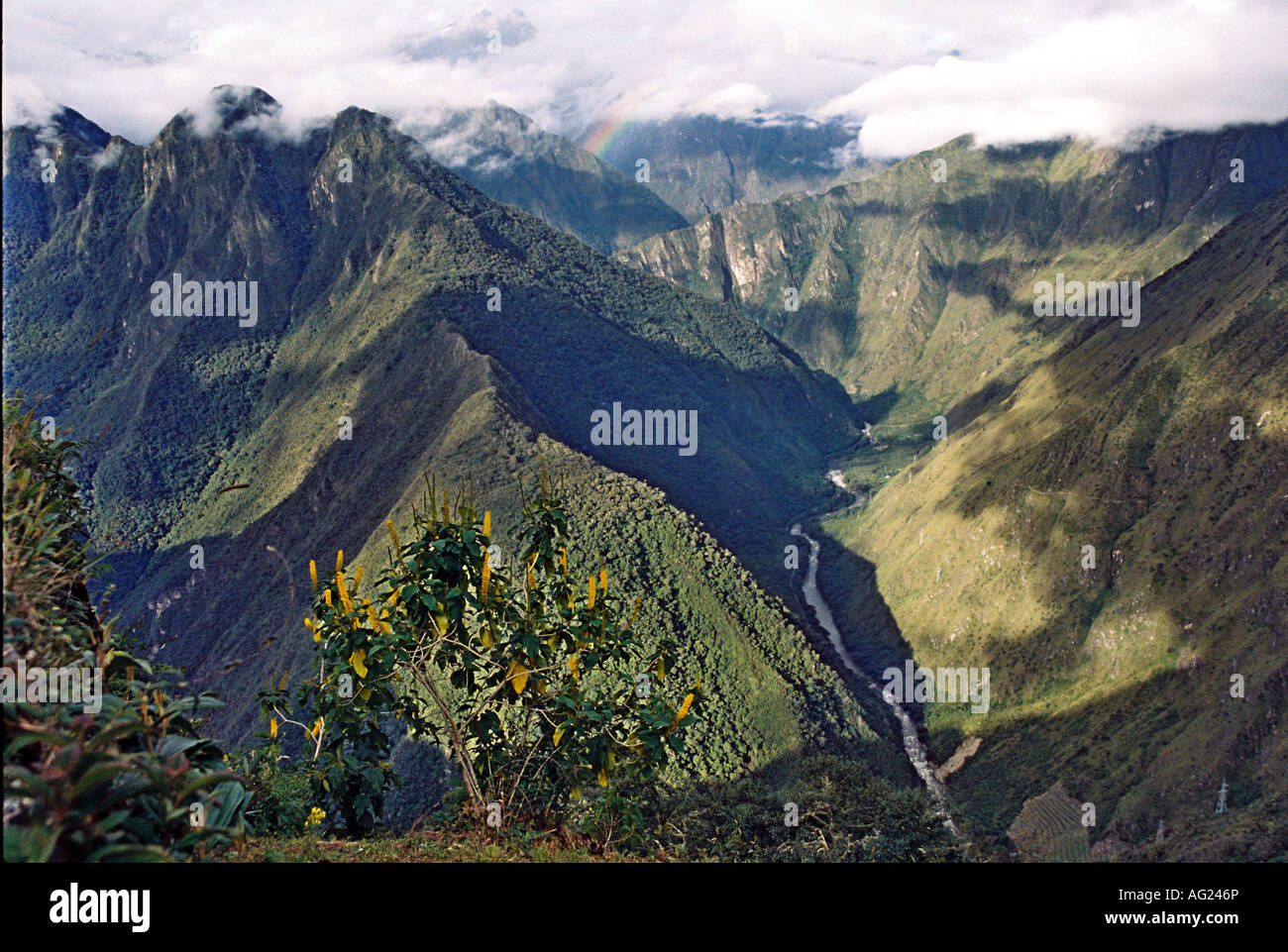Blick auf das Heilige Tal und Fluss Urubamba Inkatrail Peru Südamerika Stockfoto
