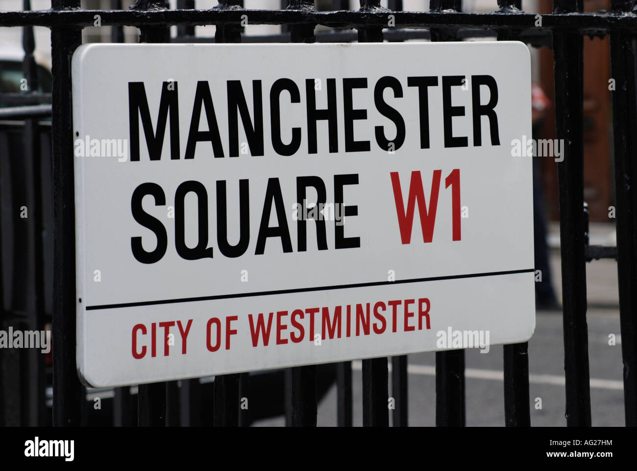 Manchester Square W1 London Stadt von Westminster Straßenschild auf Geländer Stockfoto