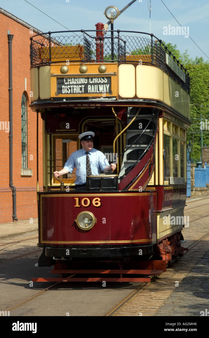 Charing Cross Straßenbahnlinie 106 in Crich Dorf Straßenbahn derbyshire Stockfoto