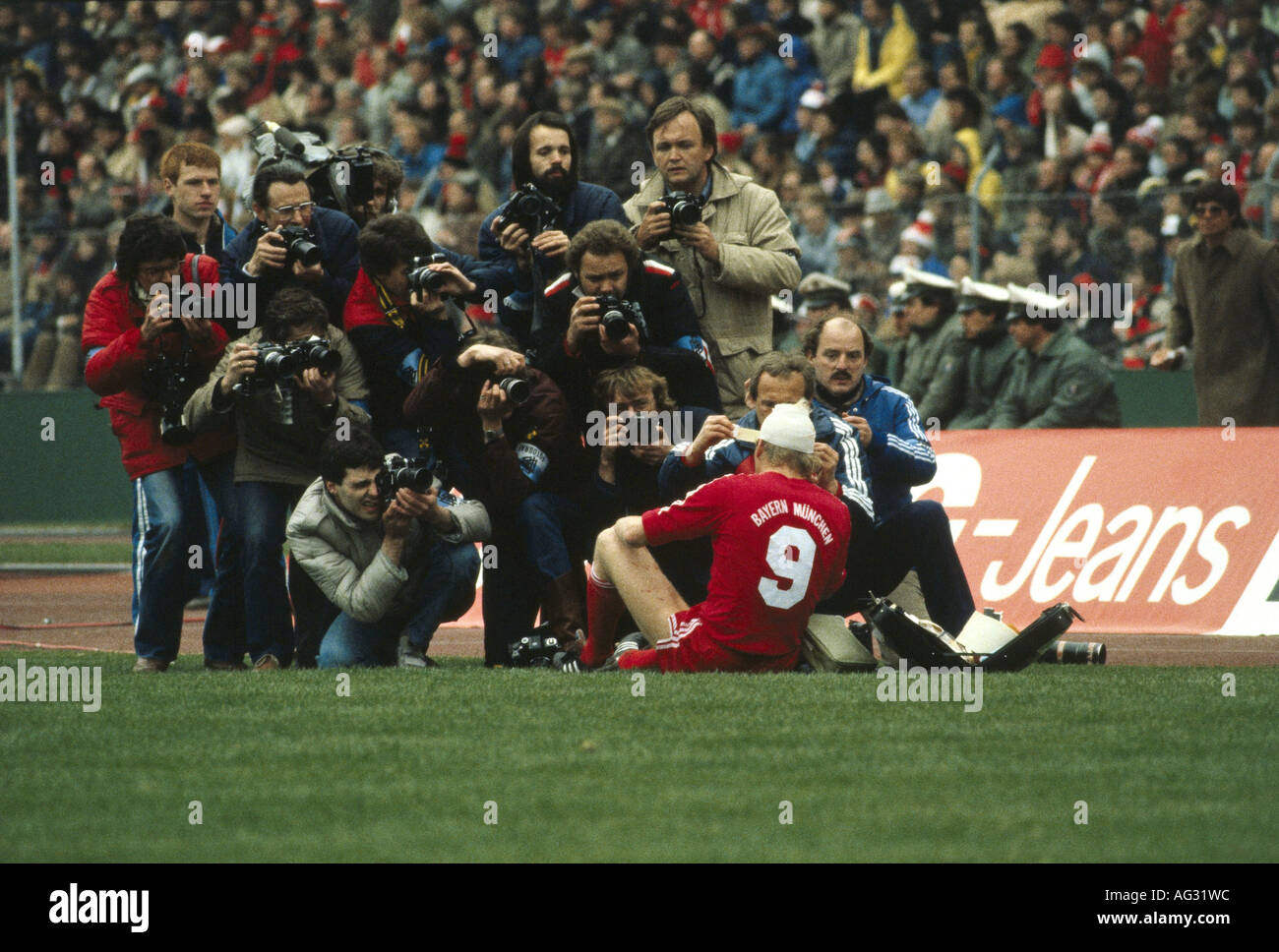 Hoeneß, Dieter, * 7.1.1953, deutscher Athlet (Fußball / Fußball), volle Länge, DFB-Finale Bayern München gegen FC Nürnberg (4:2), Waldstadion Frankfurt, 1.5.1982, Stockfoto