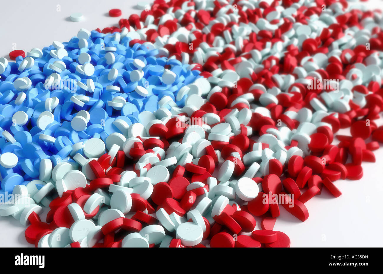 Mehrere Pillen bilden die Flagge der USA Stockfoto