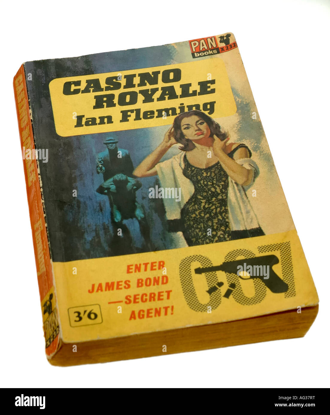 Taschenbuch von James Bond Casino Royale von Ian Fleming Stockfoto