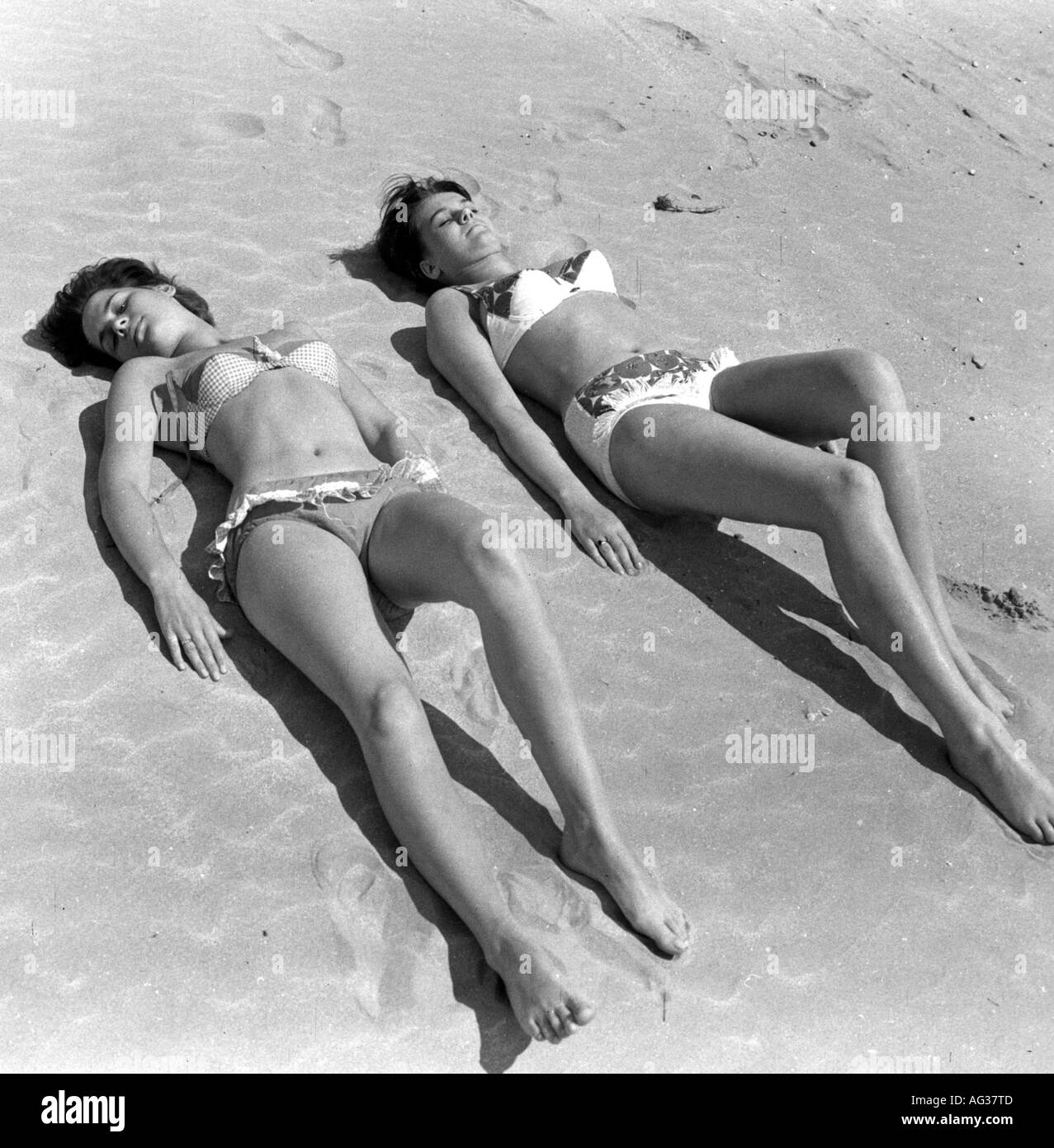 Baden, Frauen, Sonnenbad, Strand, Mamaia, 1964, Stockfoto