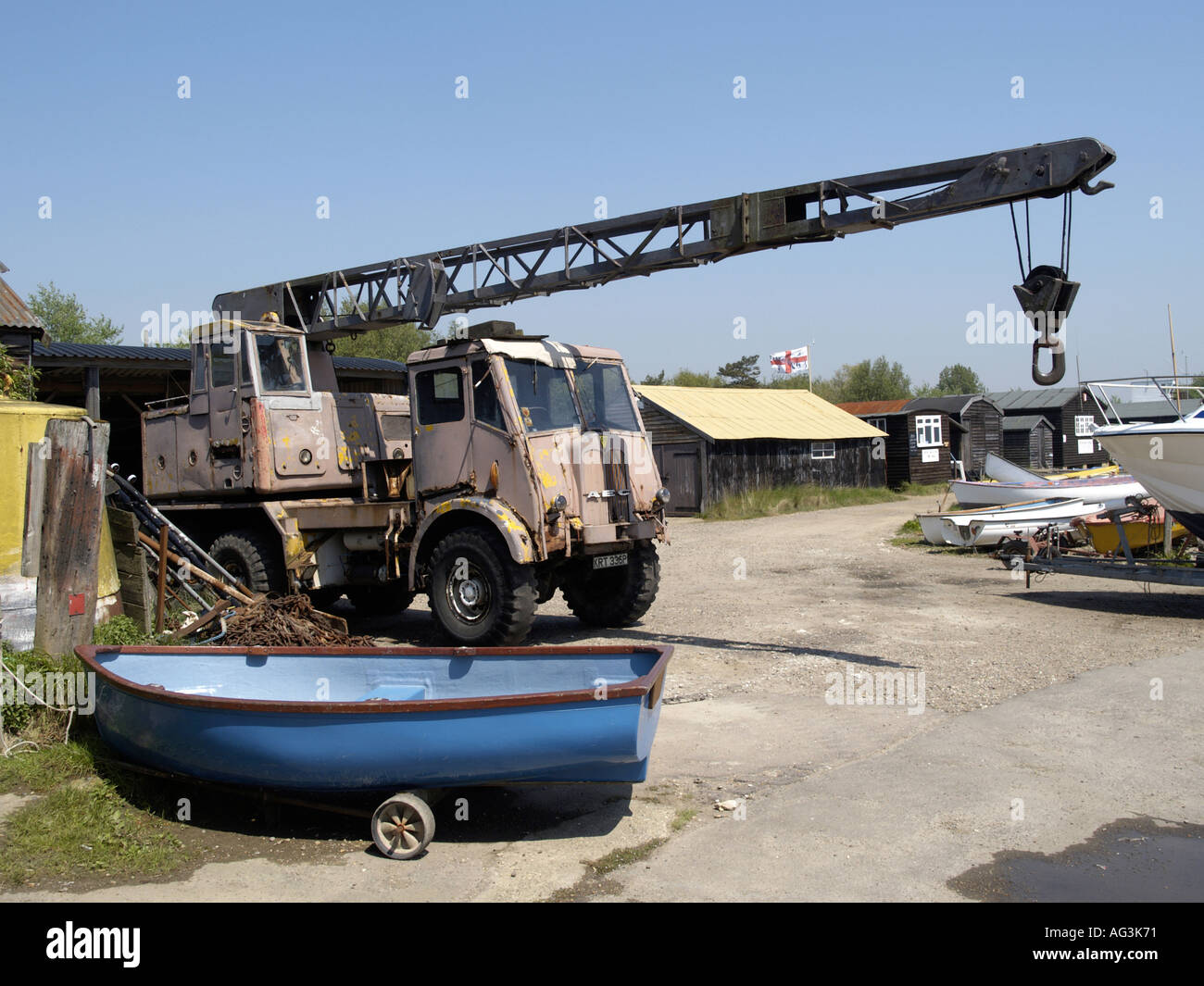 Bootswerft und kleinen Kran orford Suffolk East Anglia England Großbritannien Stockfoto