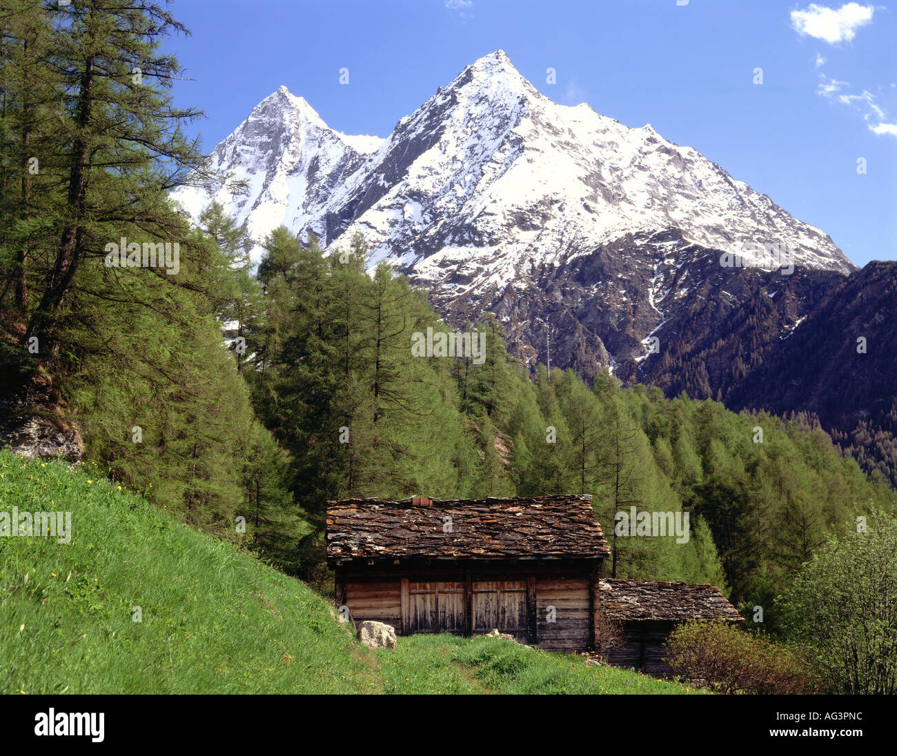 Geographie/Reisen, Schweiz, Wallis, Landschaften, Val Herens dS in der Nähe von Les Hauderes Blick auf den Dent de Veisivi, Europa, Landschaft, Berge, Alpen, Haystack, Berg,, Additional-Rights - Clearance-Info - Not-Available Stockfoto