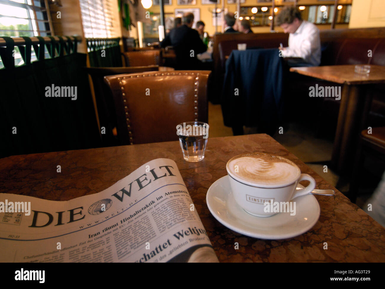 Berühmte und modische Cafe Einstein unter Den Linden in Berlins Mitte 2005 Stockfoto