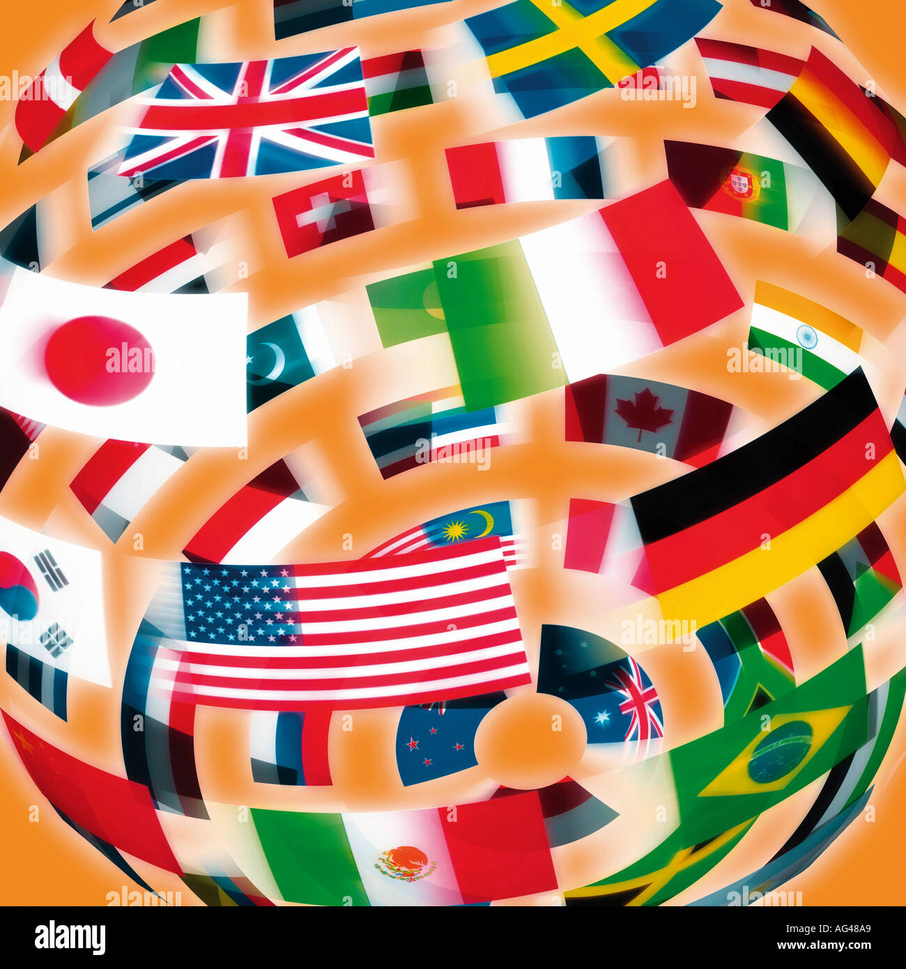 Internationale Flaggen in Form eines Globus vor orangefarbenem Hintergrund. Flaggenwelt. Stockfoto