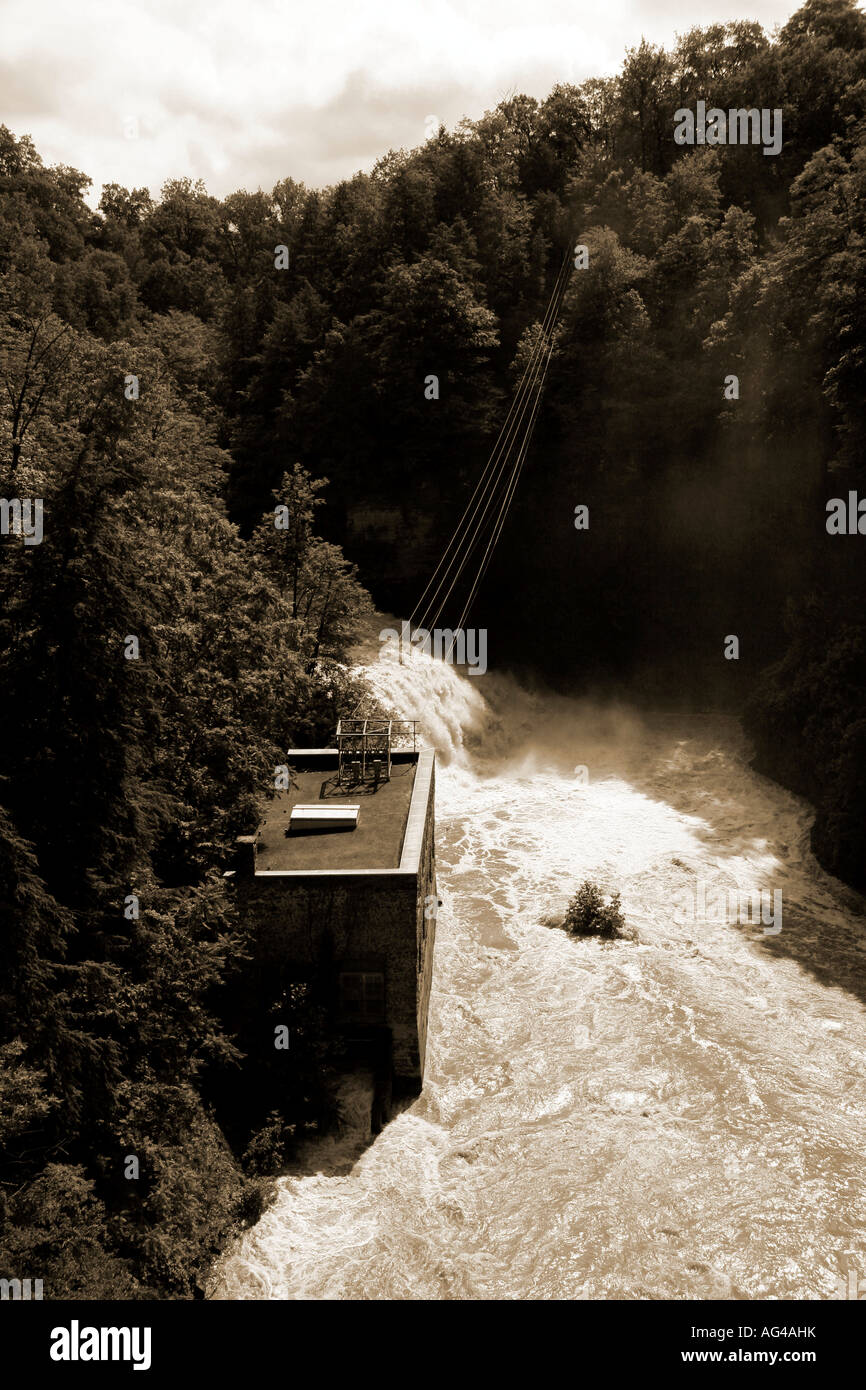 Ansicht der Fall Creek zeigt Wasserkraftwerk Stockfoto