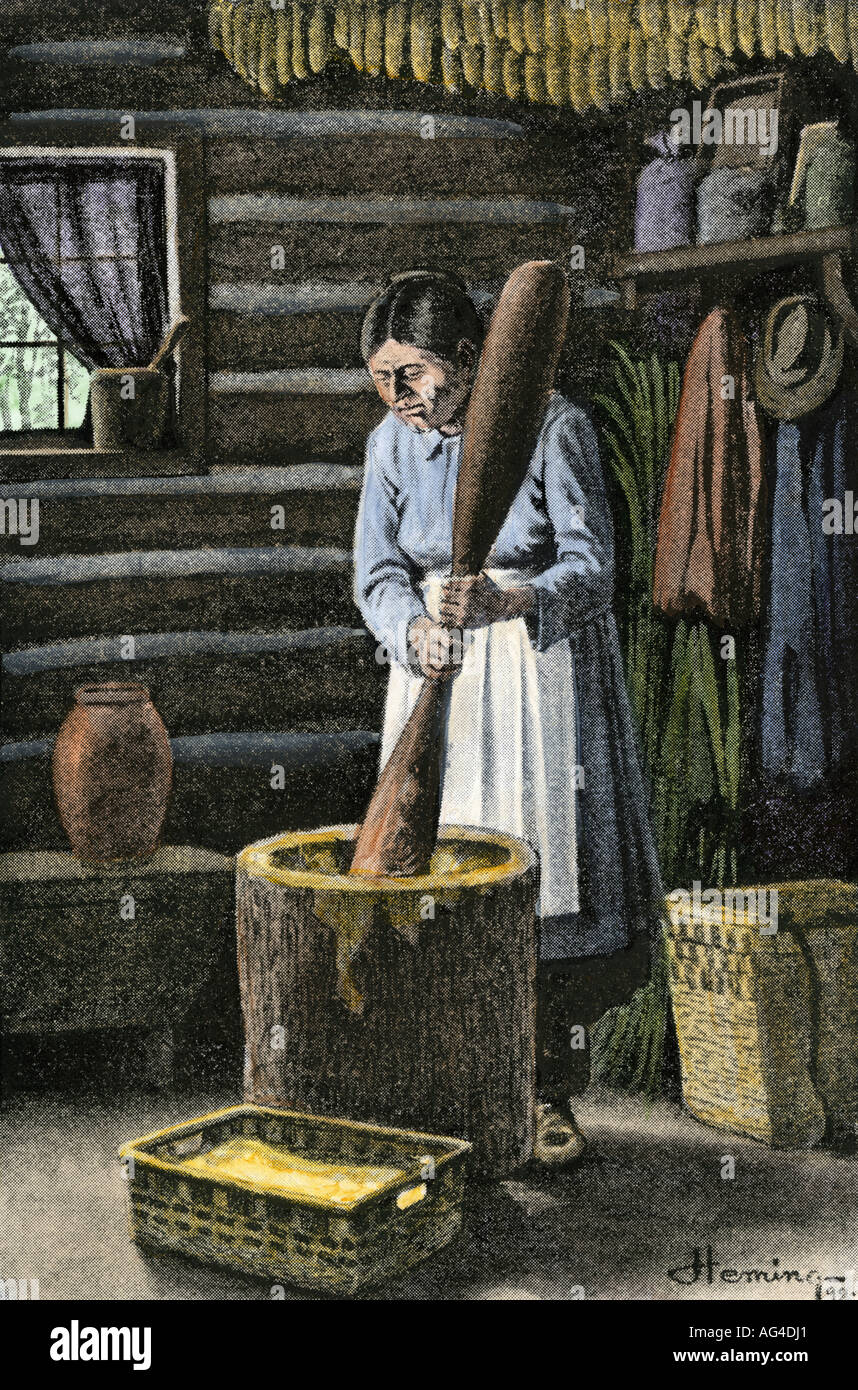 Iroquois Frau stampfenden getrockneten Mais in einen großen hölzernen Mörtel 1890. Handcolorierte halftone einer Abbildung Stockfoto