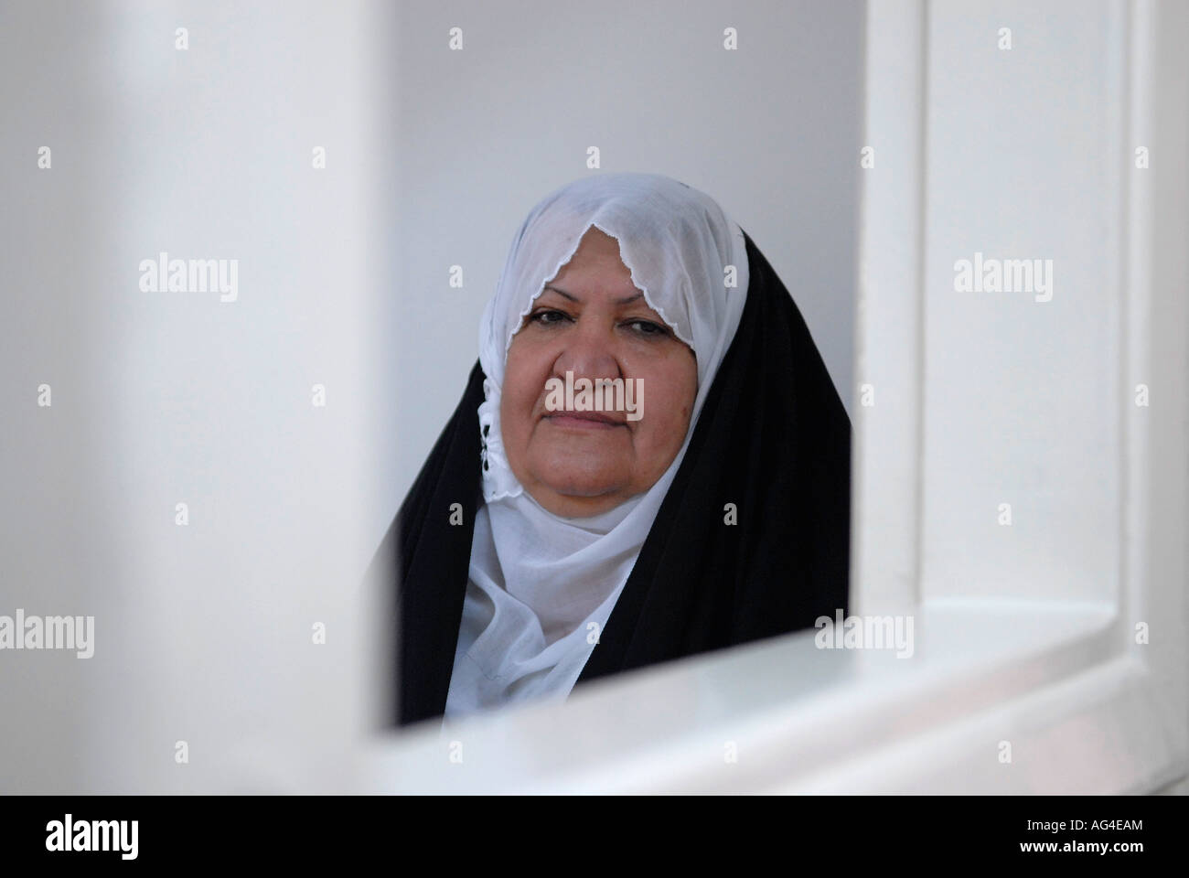 Ein älterer irakischer Flüchtling wartet in Amman auf medizinische Hilfe Jordanien Stockfoto
