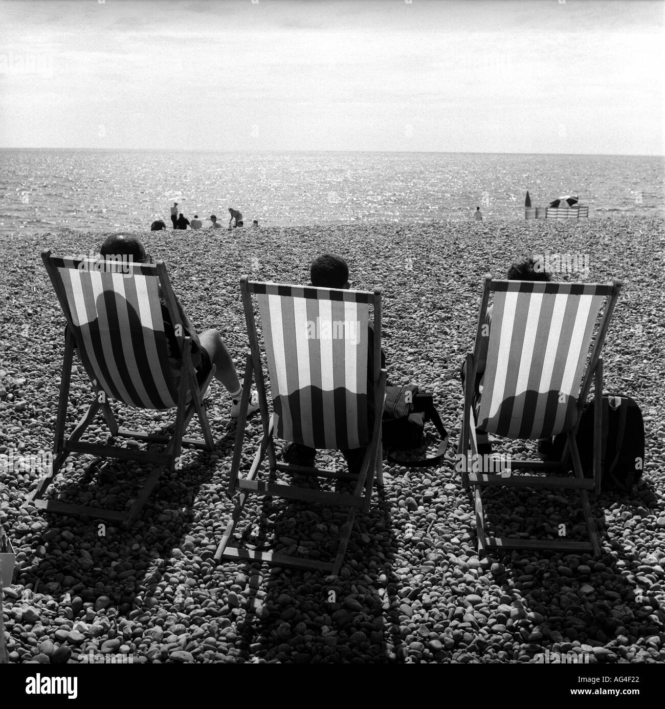 Urlauber am Strand an der Küste von Devon, UK. Stockfoto