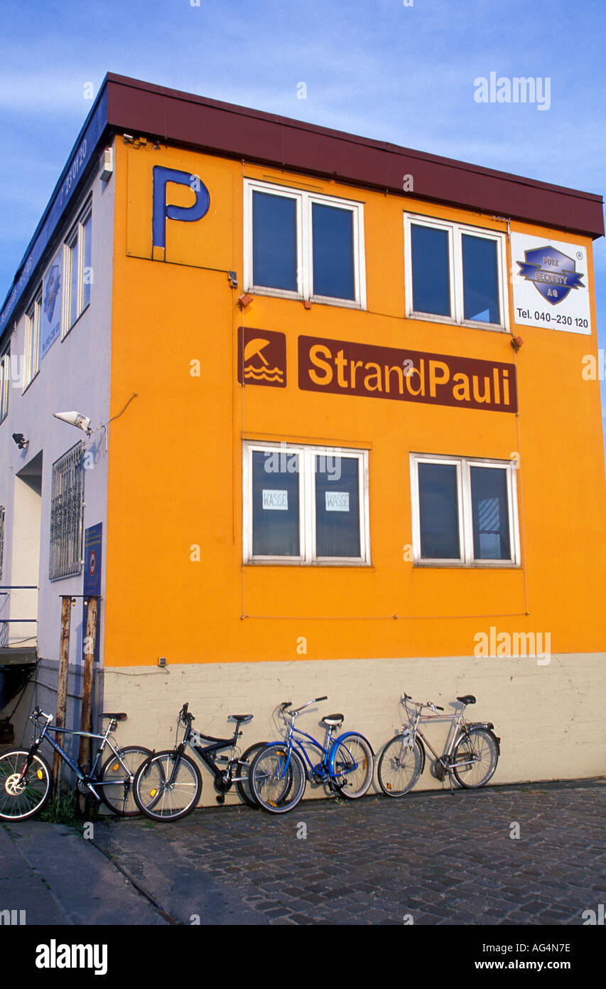 Deutschland Hamburg trendige Beachclub namens Strand Pauli befindet sich auf St. Pauli durch die Landunggsbrucken Stockfoto