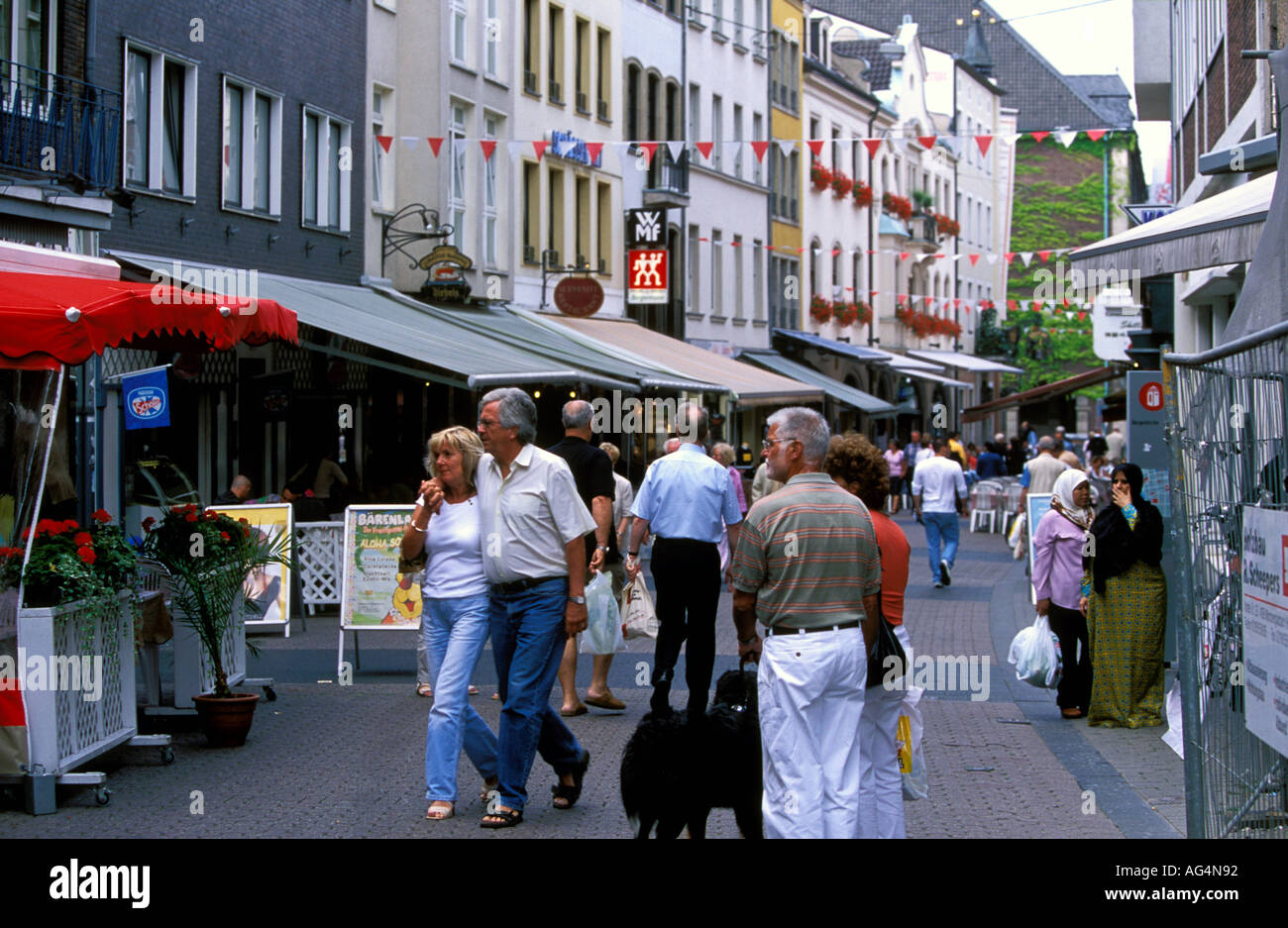 Deutschland Nord Rhein Westfalen Düsseldorf Straßenszene in der Altstadt Altstadt Stockfoto