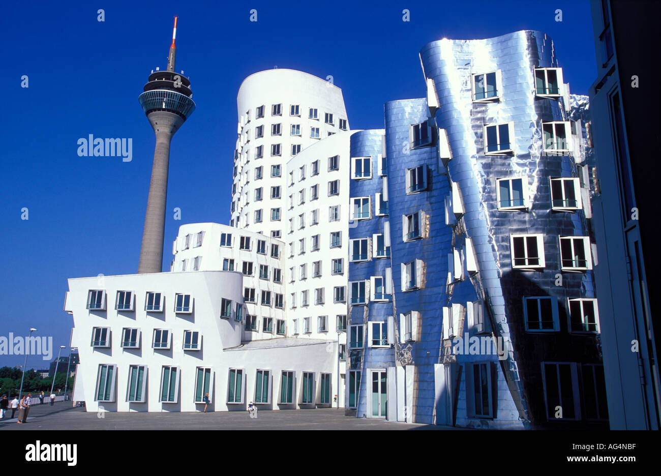 Der Bau Neuer Zollhof von Frank Gehry im Medienhafen, Düsseldorf, Deutschland. Stockfoto