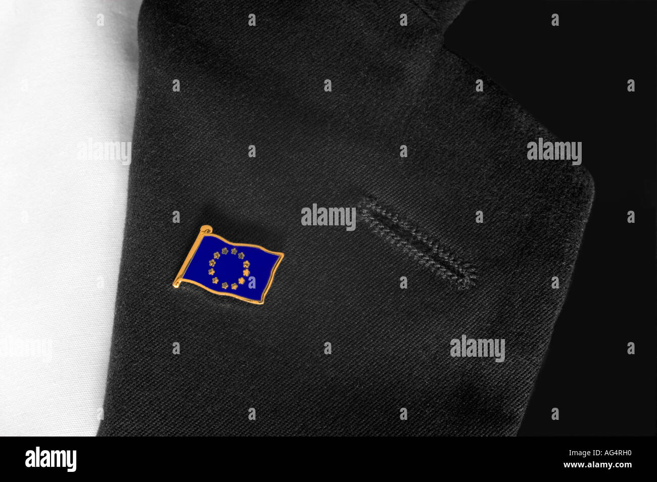 Emaille Pin Abzeichen der europäischen Flagge am Revers Stockfoto