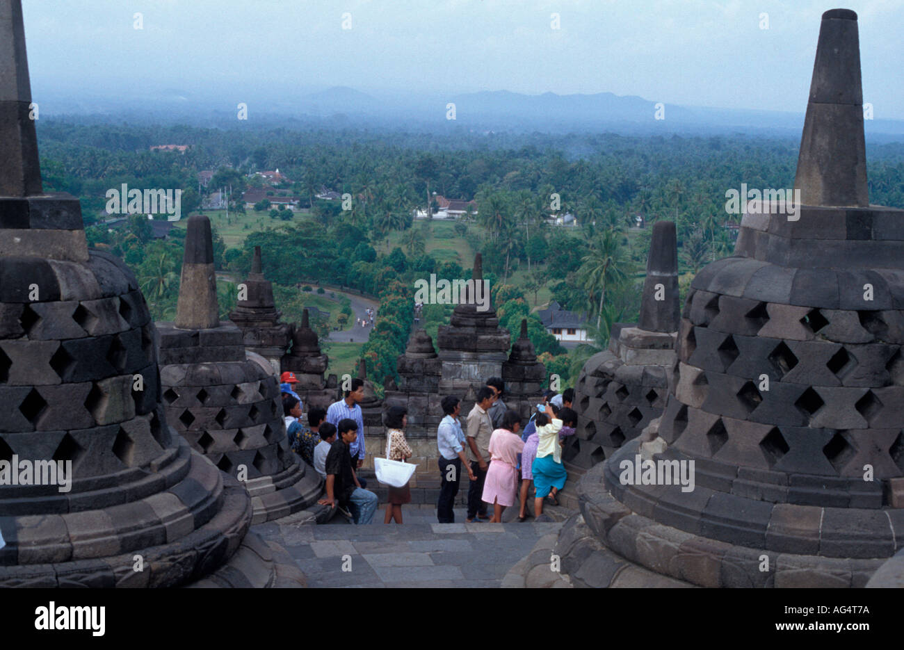 Touristen am Borobodur Tempel Komplex Java Stockfoto